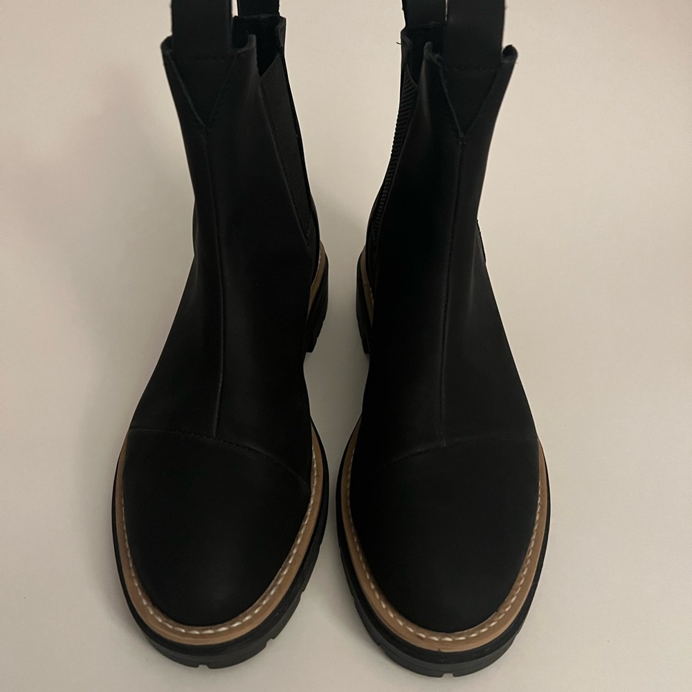 Toms Skylar Black Chelsea Boots - Never Worn